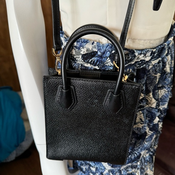 Michael Kors Mercer Extra Small Pebbled Leather Bag - Picture 4 of 9